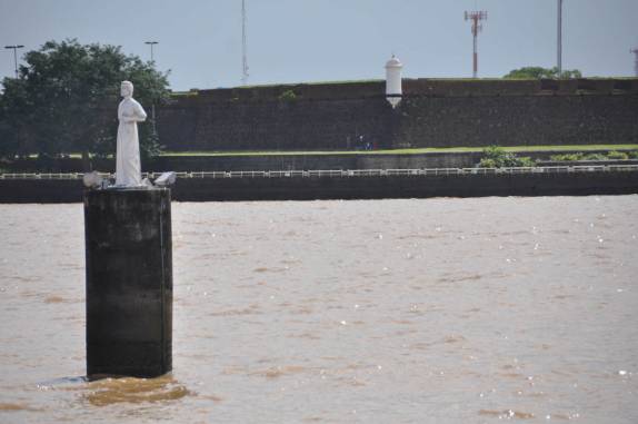 Estátua e Fortaleza de São José, em Macapá - AP